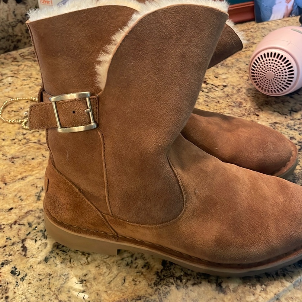 Uggs boots Womens size 9